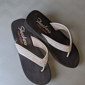 Skechers yoga sandals